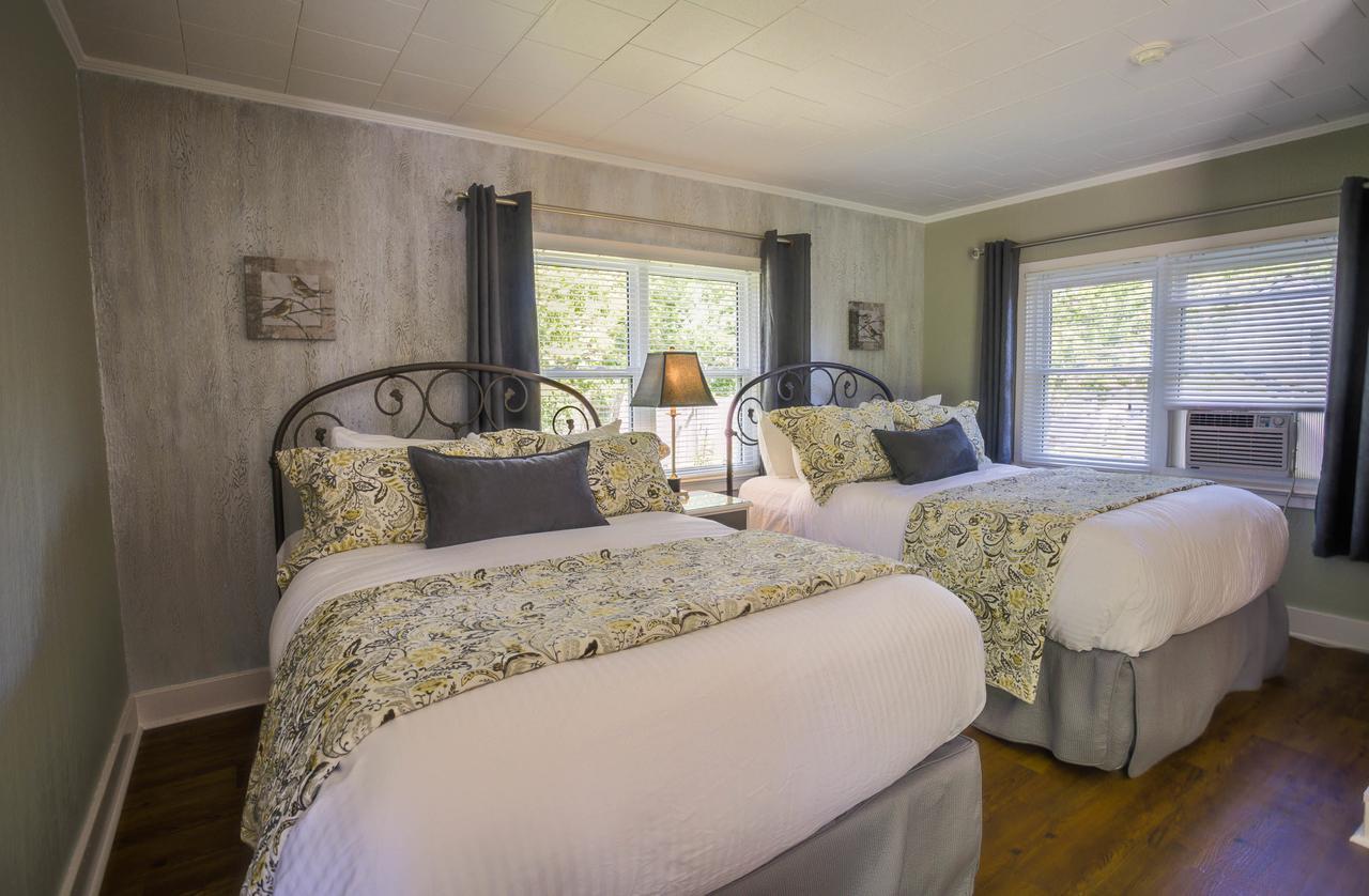 The Woodview Inn Gananoque Eksteriør billede